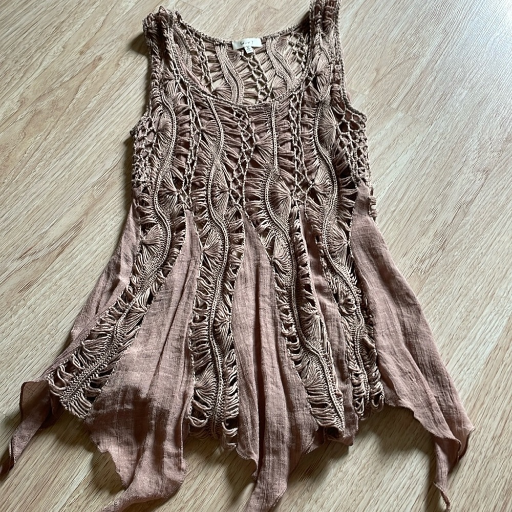 Flowy Tank